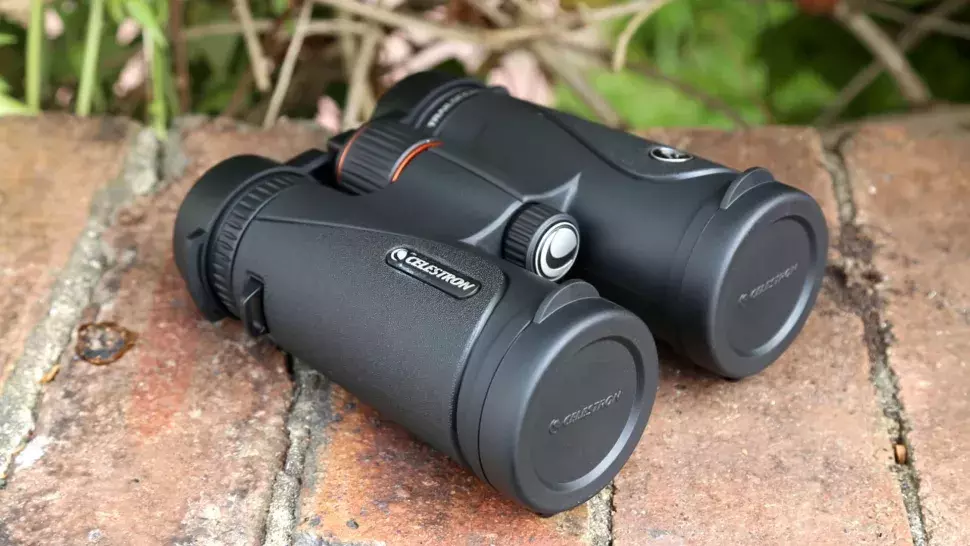 Examen des jumelles Celestron TrailSeeker 8x42 : l'image montre les jumelles Celestron TrailSeeker 8x42.